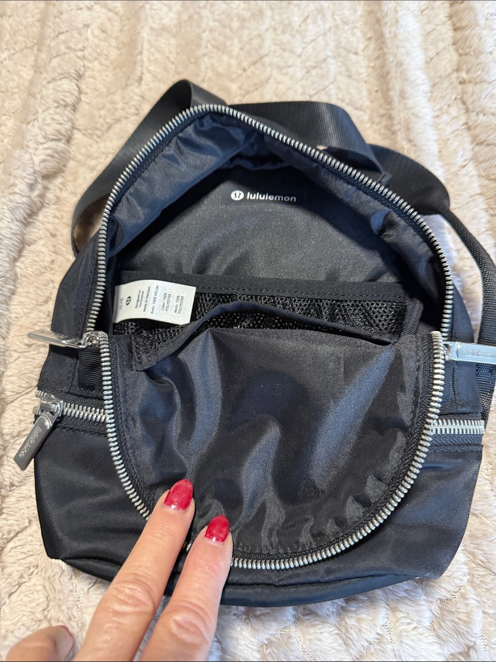 Lululemon Nylon NWOT mini cross bag & backpack - Picture 4 of 5